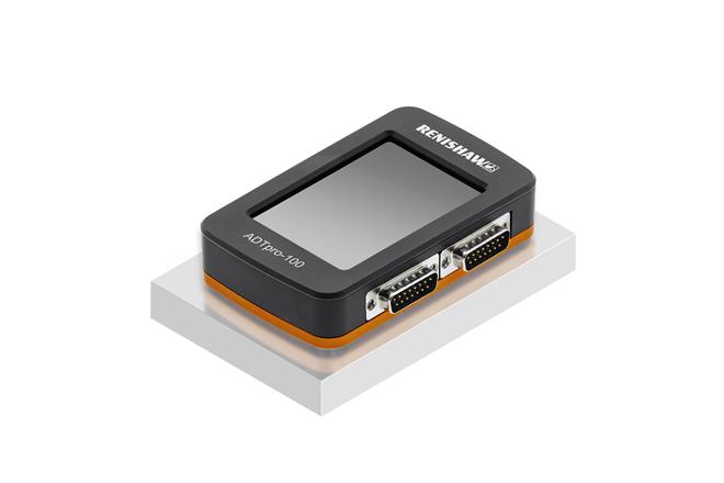 흰 주추에 놓여 있는 ADTpro-100 고급 진단 도구